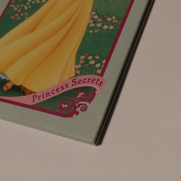 3/$13 Snow White Princess' Secret children hardcover book - Picture 3 of 6